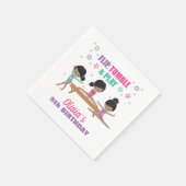 体操ピンクパープルターコイズガール誕生日 スタンダードカクテルナプキン (角)