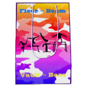 体操レインボー迷彩柄体操選手抱き枕 ミディアムペーパーバッグ (裏面)