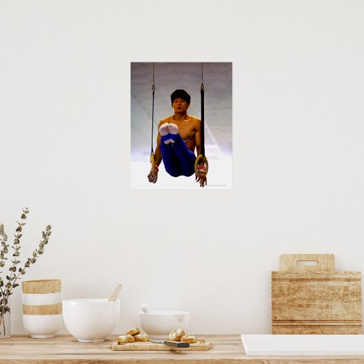 体操競技のリングを練習する若い男 ポスター (キッチン)