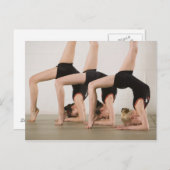 体操選手が上下を逆にする ポストカード (正面/裏面)