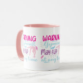 体操選手警告はいつでもフリップする可能性がある マグカップ (正面左)