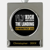 体操101フライ高 – バー体操選手 シルバープレートバナーオーナメント (正面)