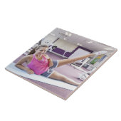 体育館で運動している女の子 タイル (側面)