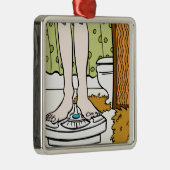 体重計の漫画に立つ足 メタルオーナメント (右)