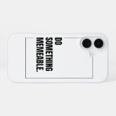 何かしようミームTシャツ iPhone 16ケース (裏面横)