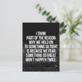 何かに固執する引用文 ポストカード (スタンド正面)