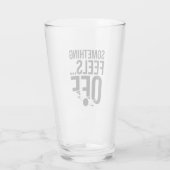 何かオフ感じに – Unsettled & Crypticメッセージ タンブラーグラス (裏面)