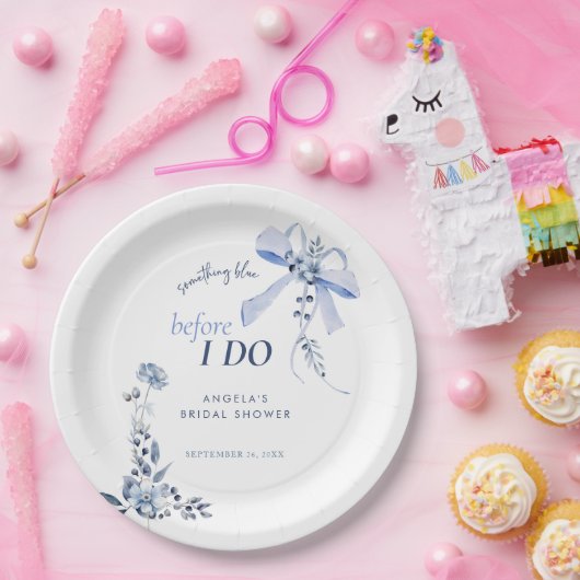 何かブルーフローラボウブライダルシャワー ペーパープレート (パーティー)