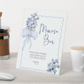 何かブルーブライダルシャワーミモサバー駅 台座サイン (インサイチュ)