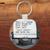 何か問題が発生した場合は、「PLOT TWIST!」と叫ぶだけ。 キーホルダー (正面)