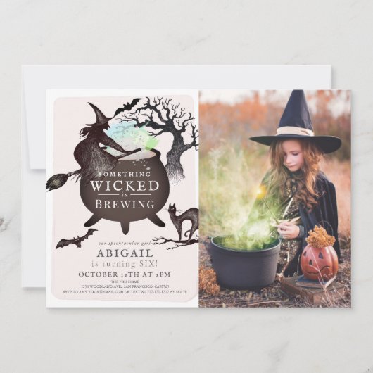 何か邪悪な醸造ハロウィンピンク誕生日 招待状 (正面)