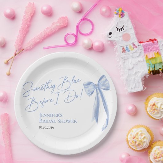 何か青いものが私の青い弓の結婚前のお祝いの前に ペーパープレート (パーティー)