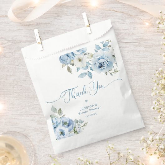 何か青い前にブライダルシャワー フェイバーバッグ (クリップ留めされた状態)