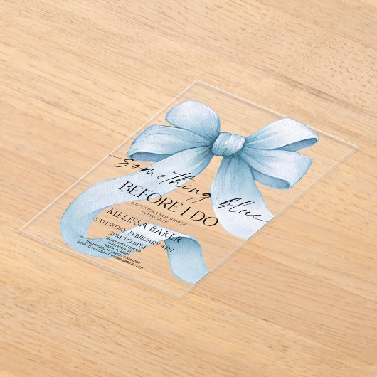 何か青い前に私はブルーボウブライダルシャワー アクリル招待状 (レイダウン)