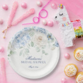 何か青い花のハイドランジアの花束を添えた ブライダルシャワー ペーパープレート (パーティー)