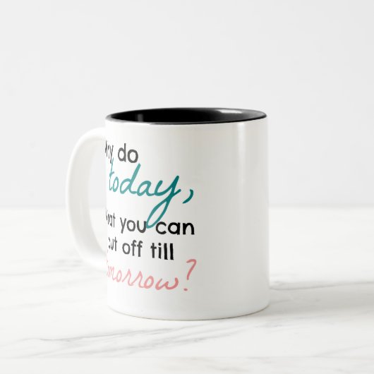 何がなぜ、明日まで延期できます今日か。 ツートーンマグカップ (正面左)