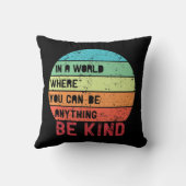 何でも優しい団結できる世界で クッション (裏面)