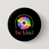 何でも優しい贈り物になれる世界 缶バッジ (正面)