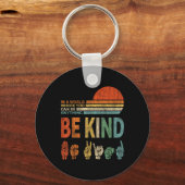 何でも親切な印になれる世界で キーホルダー (正面)