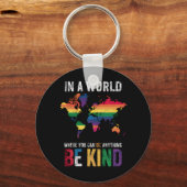 何でも親切にできる世界で キーホルダー (正面)