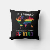 何でも親切にできる世界で クッション (正面)