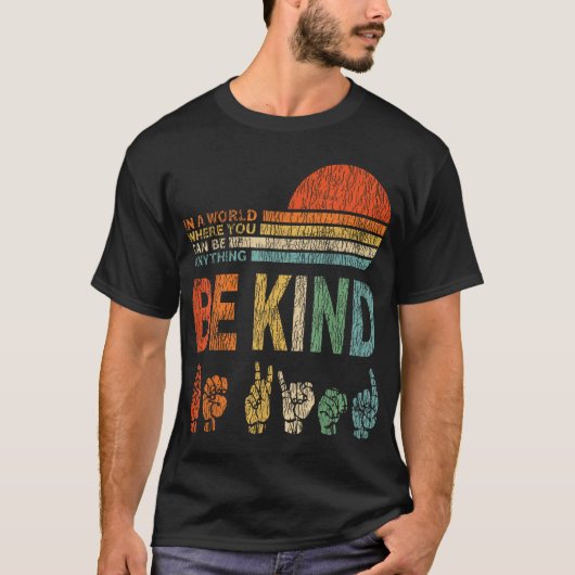 何でも親切にできる世界で Tシャツ (正面)