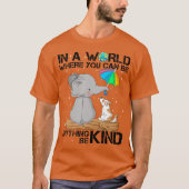 何でも親切にできる世界で Tシャツ (正面)