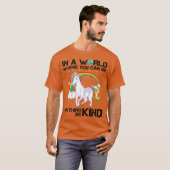 何でも親切にできる世界で Tシャツ (正面フル)