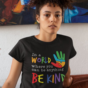 何でも親切にできる世界で Tシャツ