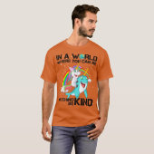 何でも親切にできる世界で Tシャツ (正面フル)