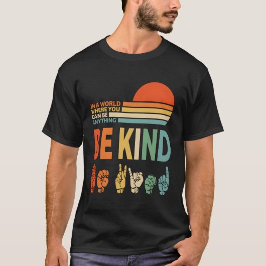 何でも親切にできる世界で Tシャツ (正面)