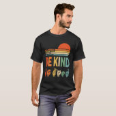 何でも親切にできる世界で Tシャツ (正面フル)