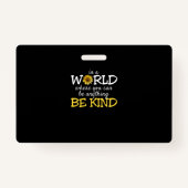 何でも親切になれる世界で バッジ (正面)