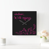 何でも、私はとにかく遅れている – Hot Pink スクエア壁時計 (ホーム)