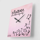 何でも、私はとにかく遅れている – Pastel Pink スクエア壁時計 (傾斜)