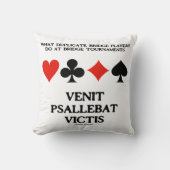 何の複製ブリッジVenit Psallebat Victisする クッション (正面)