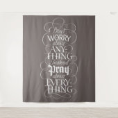 何も心配するな – クリスチャン書道 タペストリー (正面)