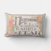 何も恐れることはない – ソロー装飾用クッション ランバークッション (正面)