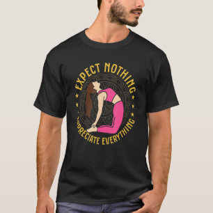 何も感謝すべてを期待しないヨガ先生 Tシャツ