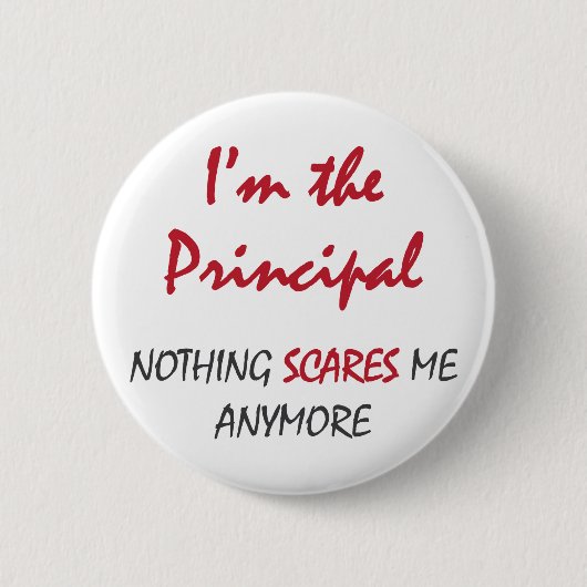 何も校長をおびえさせません 缶バッジ (正面)