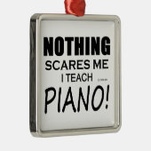何も私のピアノを恐れない メタルオーナメント (右)