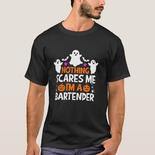 何も私を怖がらせ私はバーテンダー面白いハロウィーン Tシャツ (正面)