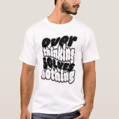 何も解決しない考えすぎ スケートボード ストリートウェア Tシャツ (正面)
