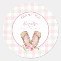 何人かのバニーがピンクの女の子を1つ回している