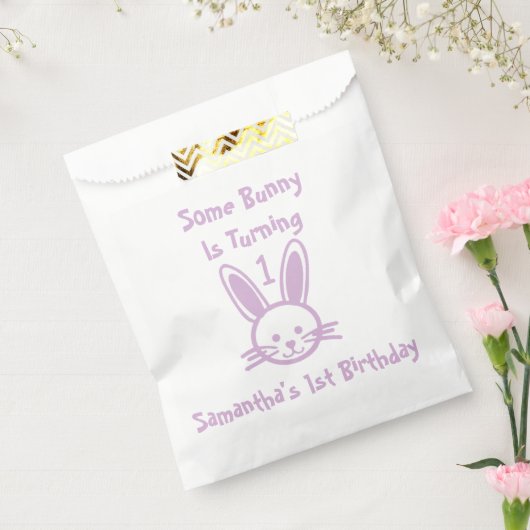 何人かのバニーが一つの誕生日を回している フェイバーバッグ (封をした状態)