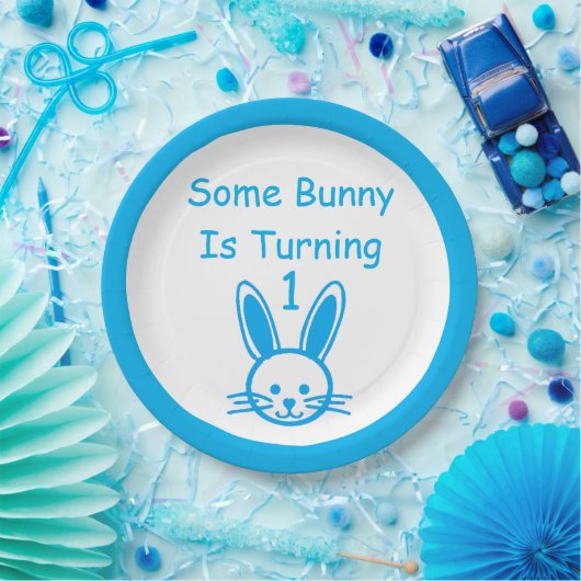 何人かのバニーが一つの誕生日を回している ペーパープレート (パーティー)