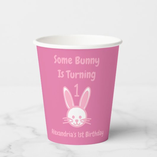 何人かのバニーが一つの誕生日を回している 紙コップ (正面)