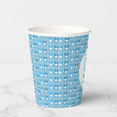 何人かのバニーが一つの誕生日を回している 紙コップ (右)