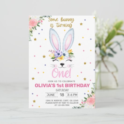 何人かのバニーが一人の女の子の招待状を回している。 招待状 (スタンド正面)