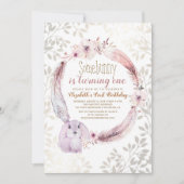 何人かのバニーが一人の女の子の最初の誕生日を回している 招待状 (正面)